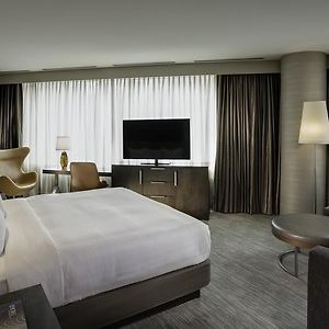 Corner Deluxe King Room